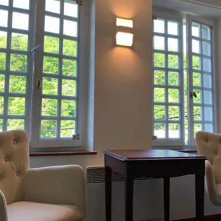 La Porterie De L'abbaye De Marche Les Dames 那慕尔