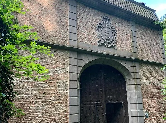 La Porterie De L'abbaye De Marche Les Dames *